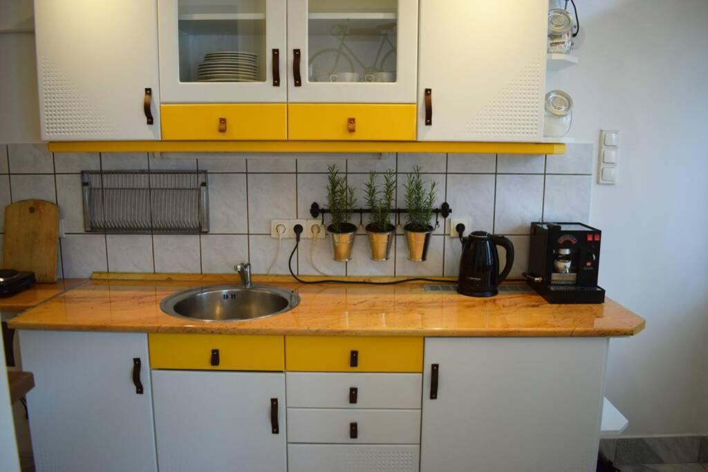 Cosy Apartment Just Next To Parliament Budapest Exterior foto